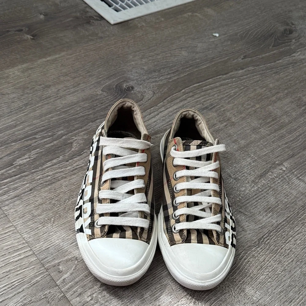Burberry Check Sneakers with White and Black Details - Picture 3 of 5